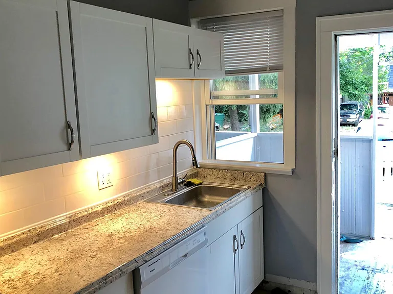 196 Dana Ave — Photo 7