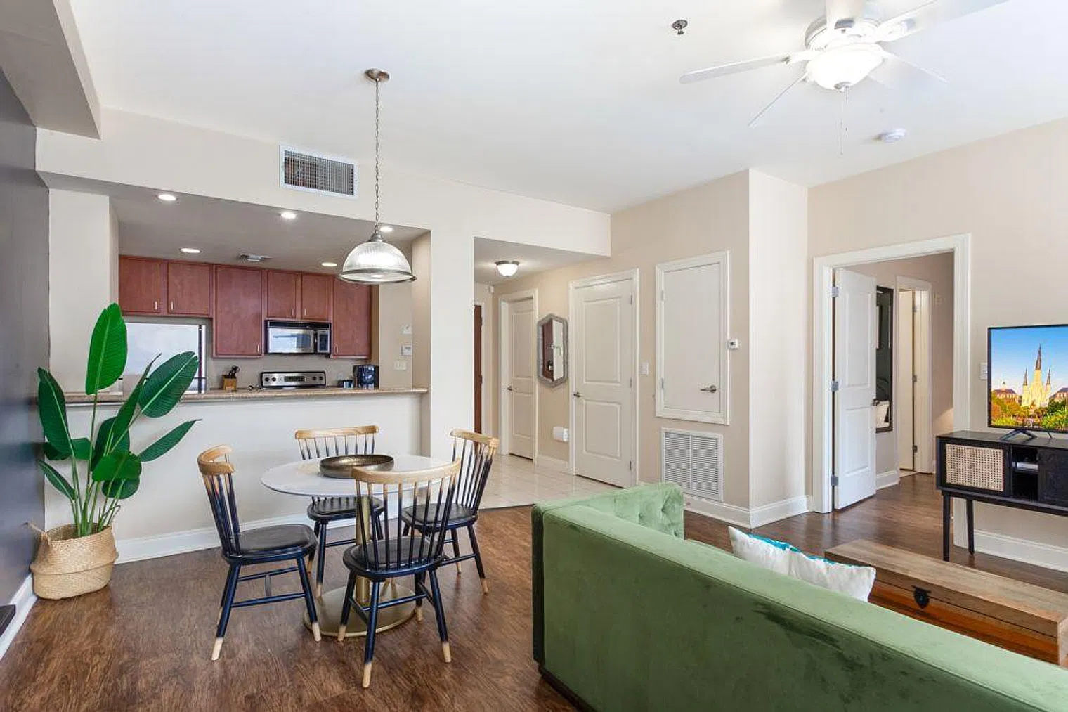 1 bed, 2.0 bath, 430 sqft, $4,317 — Photo 3