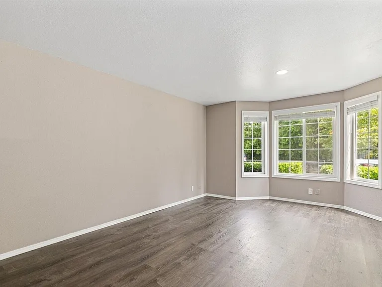 Madison St Duplex — Photo 6