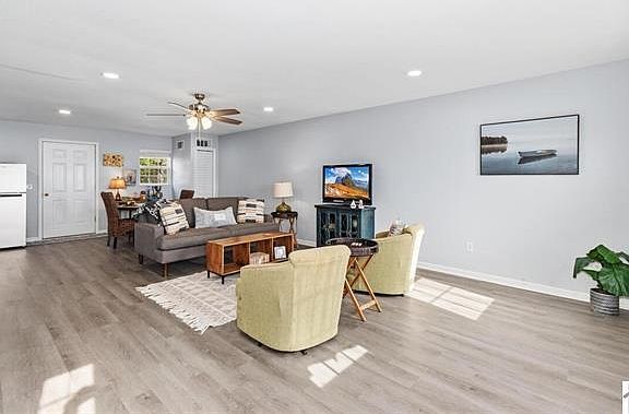 5th image of 49 Lake Shore Dr