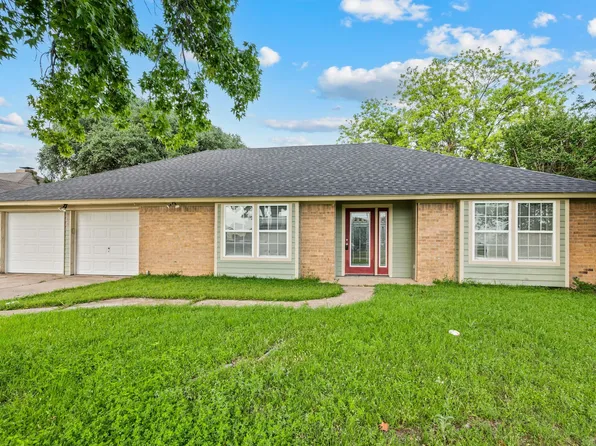204 Overcrest Dr, Benbrook, TX 76126