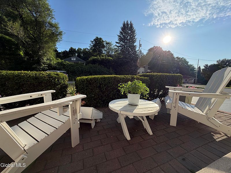 3rd image of 19 Lakeview Circle Drive