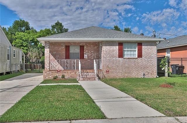 1st image of 324 Warrington Dr