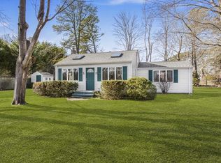 6 Grand Ave, East Quogue, NY 11942