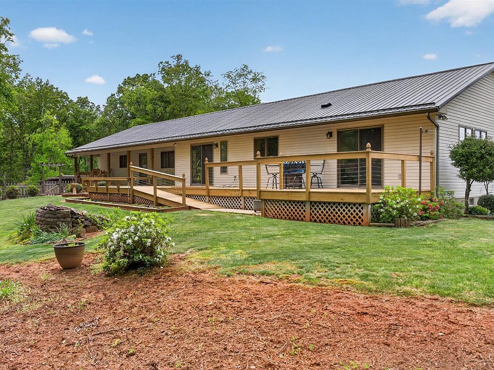 1st image of 141 Cradon Hills Ln