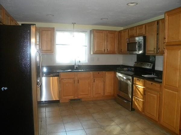 2nd image of 4 Ivanhoe St