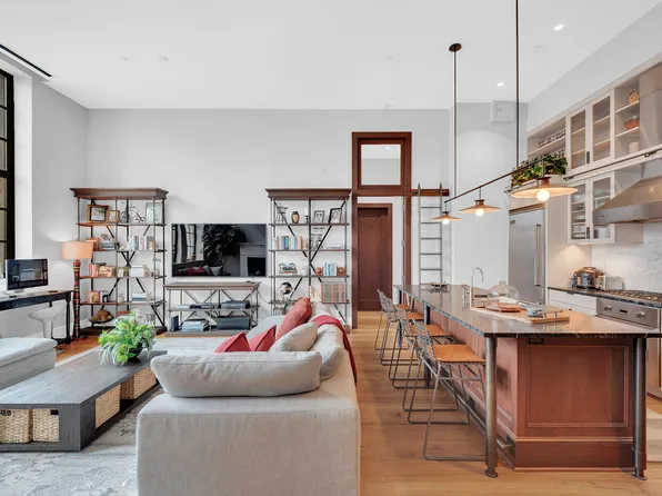 520 West 45th Street image 2 of 14