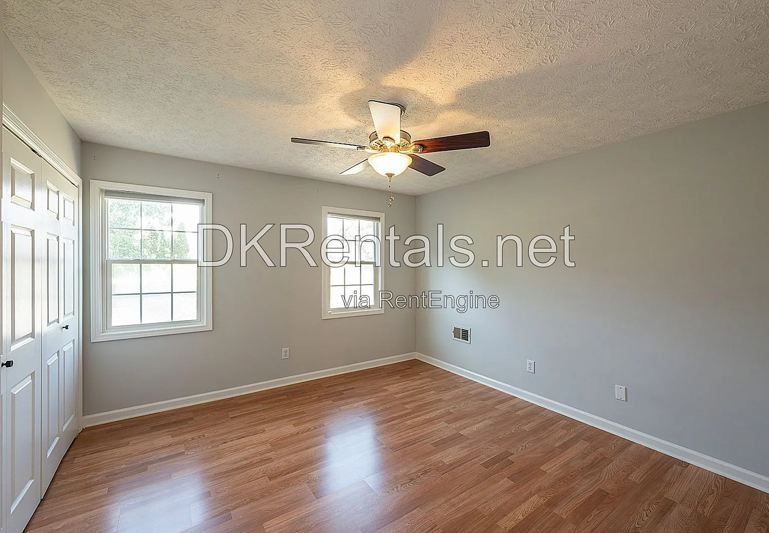 3 bed, 2.5 bath, 1906 sqft, $2,500 — Photo 2
