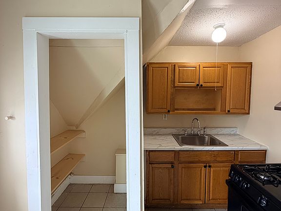 4th image of 170 Sherman Ave #3