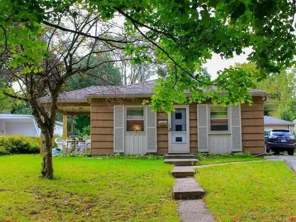 822 Starwick Dr, Ann Arbor, MI 48105