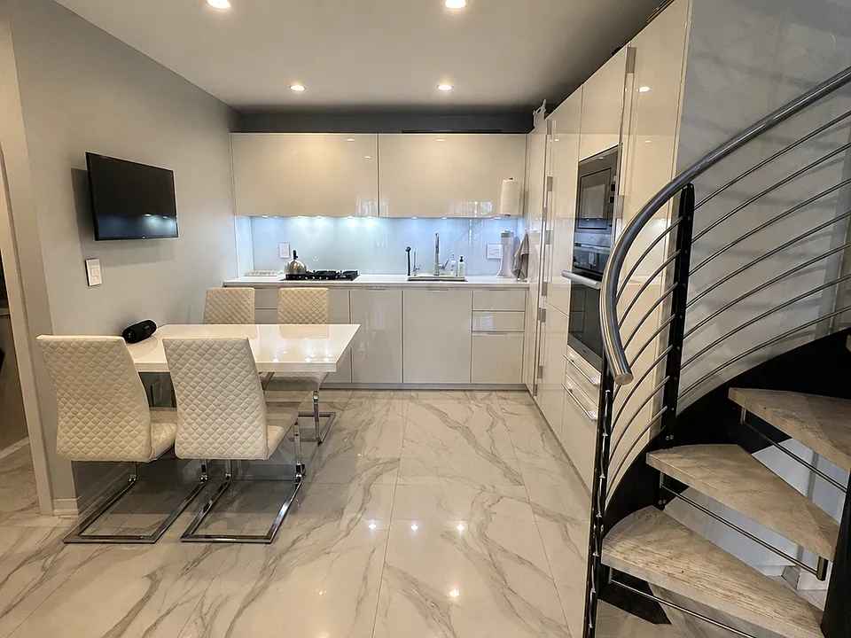 2818 E 27th St #3D