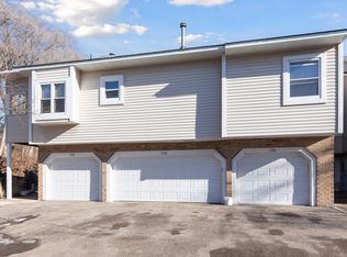 5320 Highpointe Ter, Bloomington, MN 55437