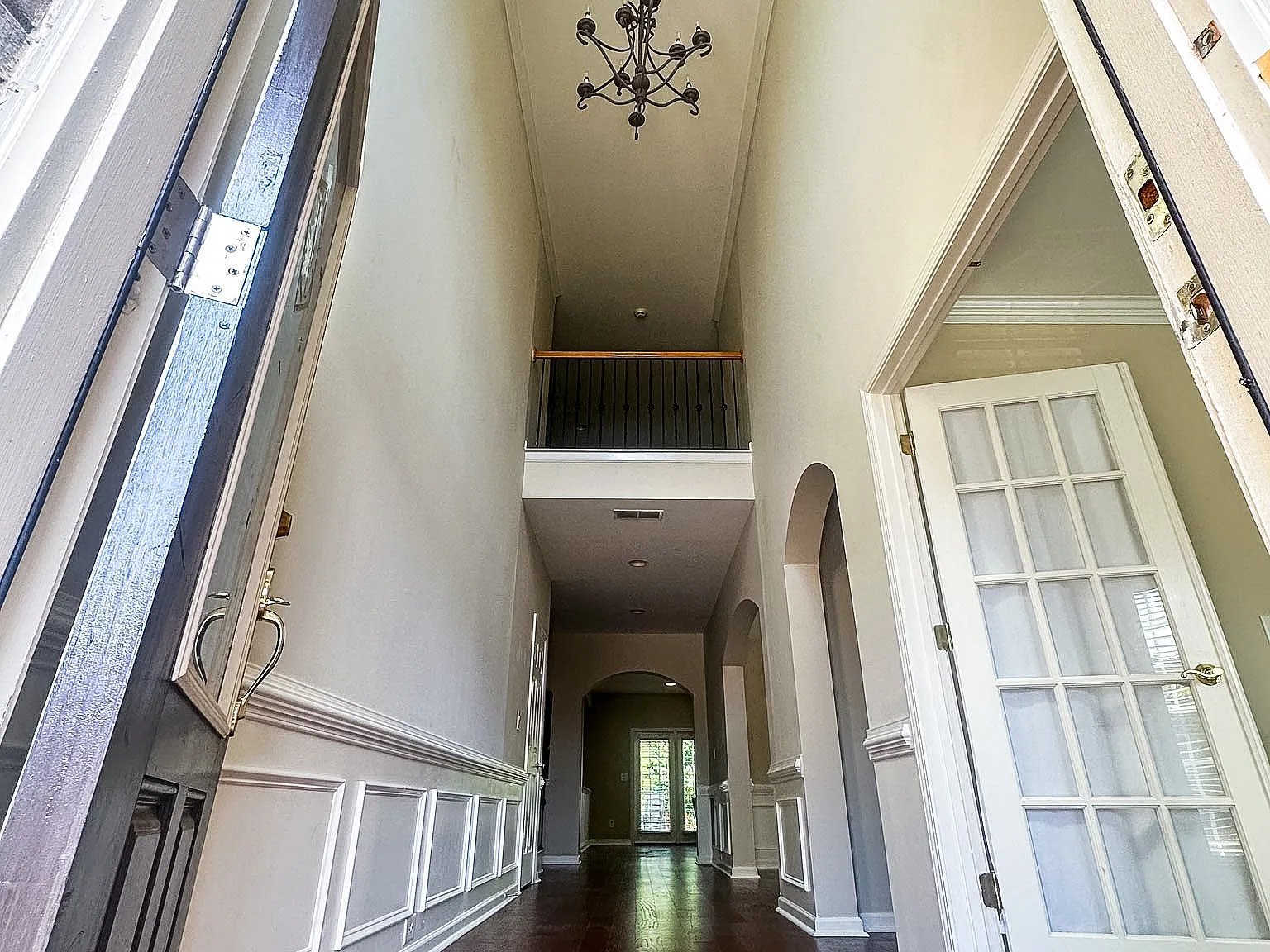5 bed, 3369 sqft, $3,300 — Photo 2