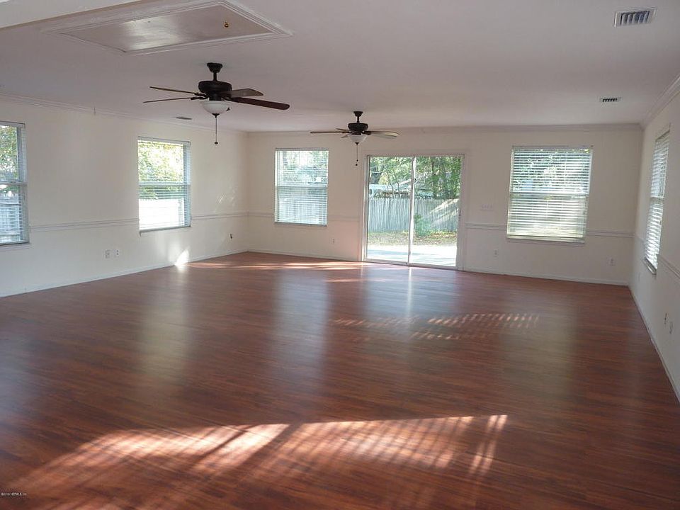 1st image of 10120 Fromage Cir S