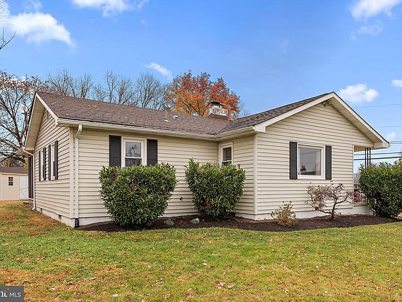 3rd image of 3841 Katherine Ave