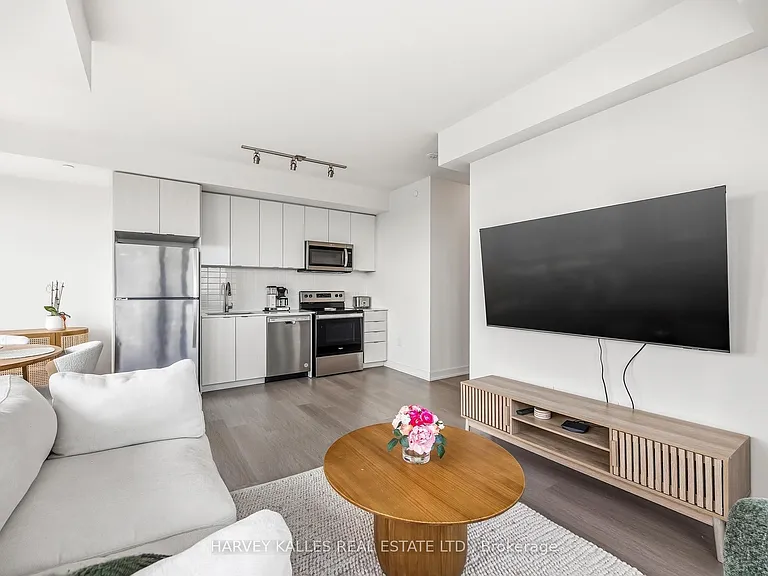 859 The Queensway #603 — Photo 4
