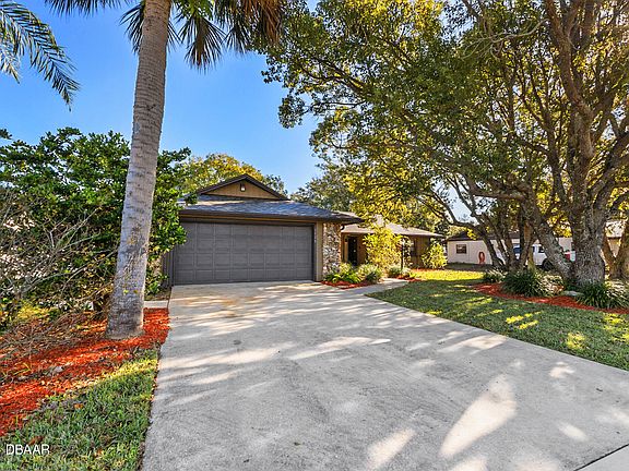 2nd image of 2025 Willow Oak Dr