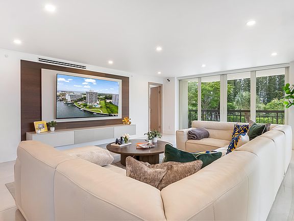 5th image of 901 E Camino Real #2a