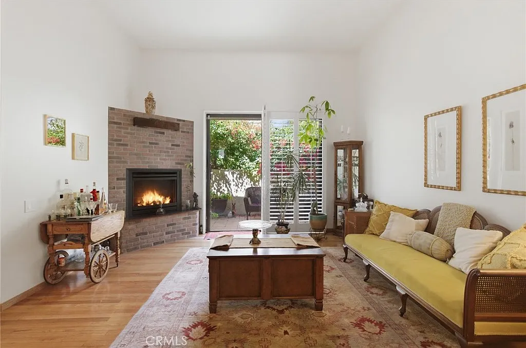 1 bed, 1032 sqft, $3,300 — Photo 3