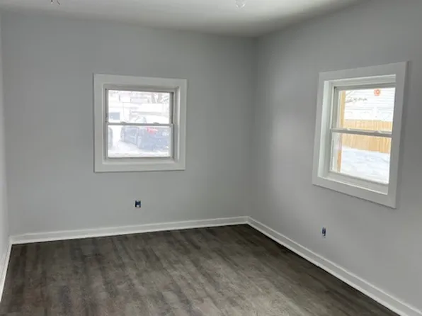 8 Vine St, Schenectady, NY 12302