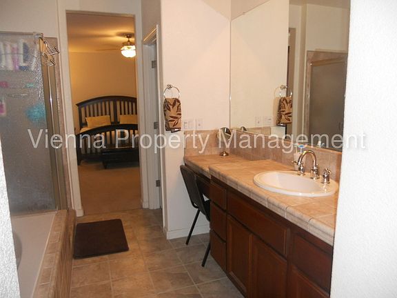 5th image of 2212 Greatfield Dr