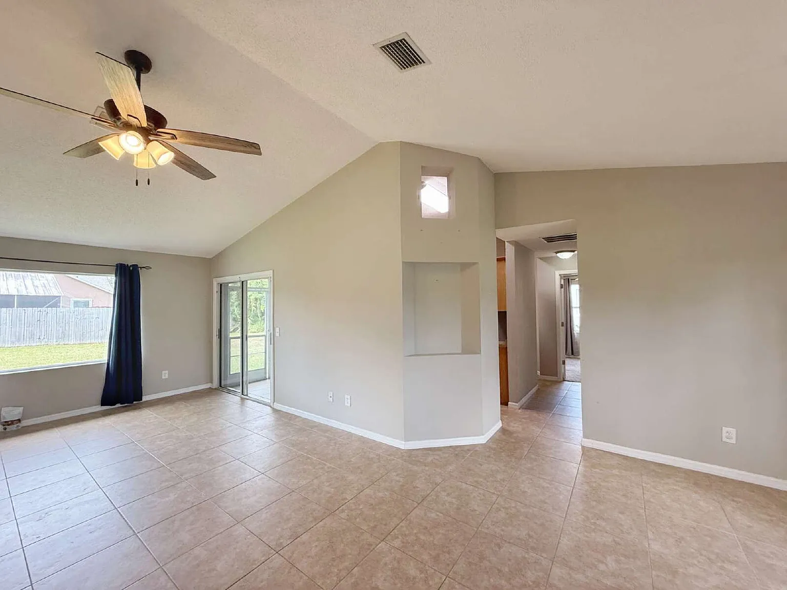 3 bed, 2.0 bath, 1528 sqft, $1,795 — Photo 2
