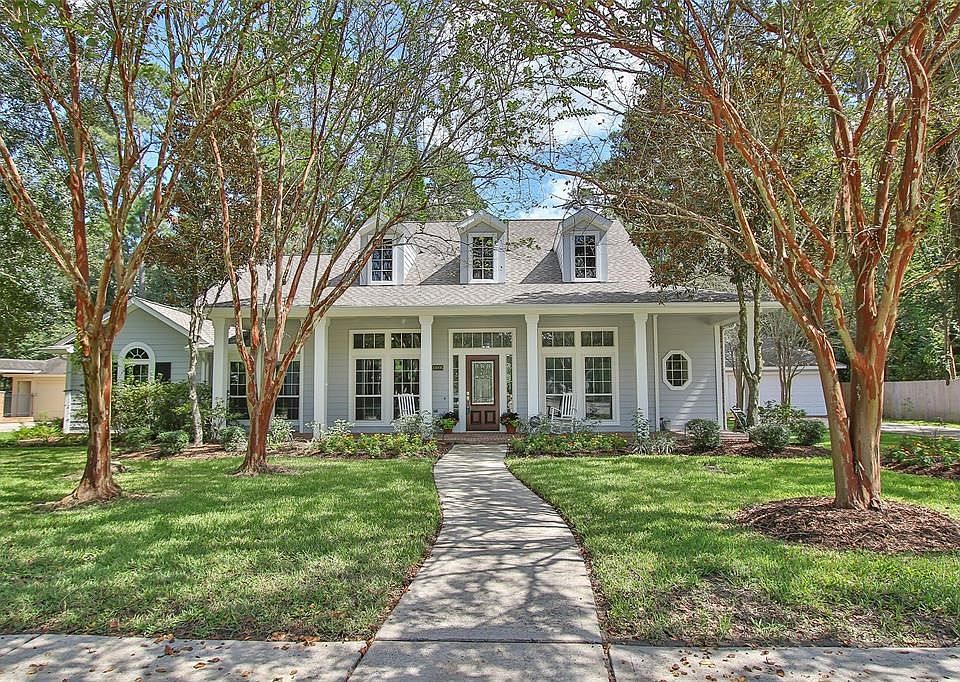 It doesn't get much more picturesque than this!   Unbelievable remodeled David Weekley one story home that has it all!   SO rare to find a one story with a private study, formal dining room, a game room and even an extra space perfect for a homework or craft desk.  And it is close to shopping, restaurants, 249, beltway 8 and 99!