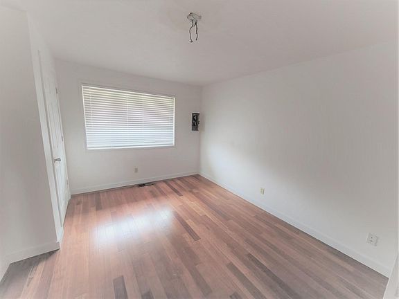 5th image of 3922 172nd St SW