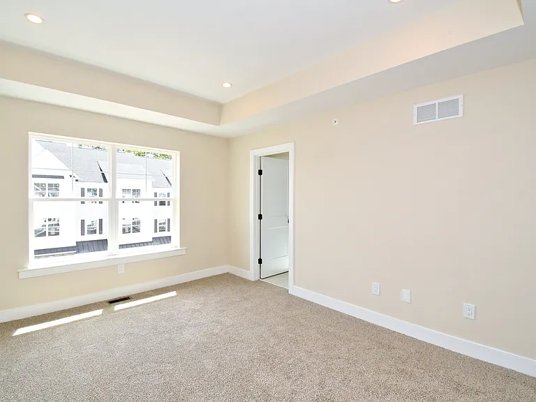 101 Hatfield Vlg — Photo 24