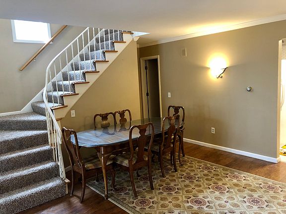 Main level. Dining room.