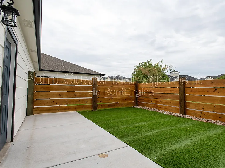 2885 N Oliver St — Photo 49