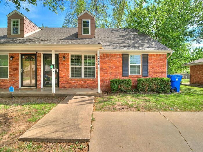 1st image of 924 Deonne Cir #924