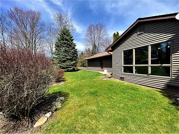 2nd image of 6990 Sherwood Ln