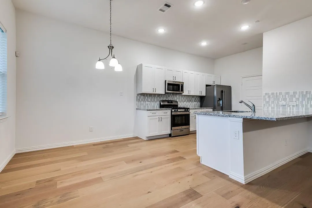 3 bed, 2.5 bath, 1926 sqft, $2,595 — Photo 3