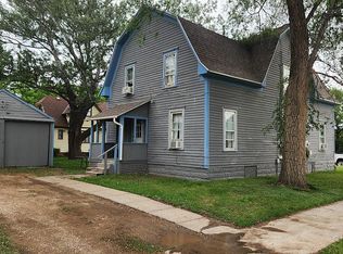 942 E 3rd St, Redfield, SD 57469