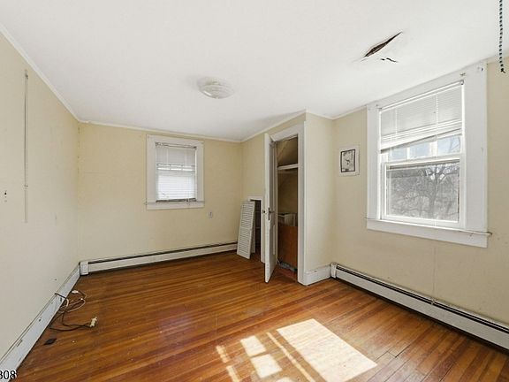 4th image of 610 Watchung Rd