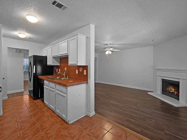 2910 Chisolm Trl — Photo 17