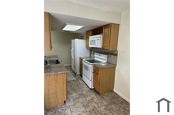 Building Photo - 5402 Atascosa Dr #B
