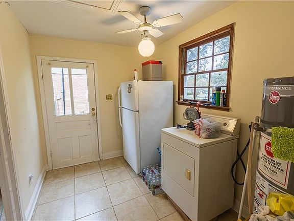 2nd image of 6015 Carlisle Ct