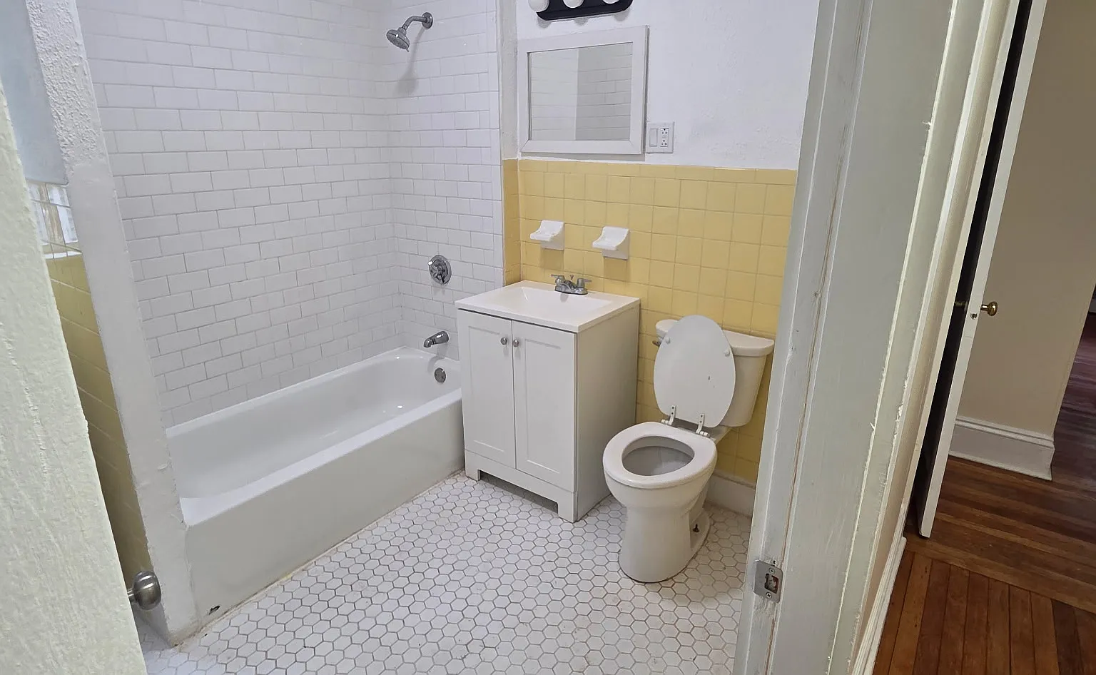 4 bed, $3,744 — Photo 2