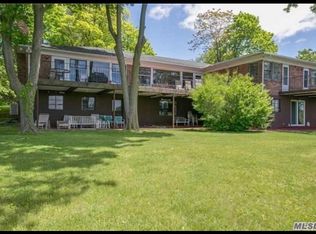 4 Shore Cliff Pl, Great Neck, NY 11023