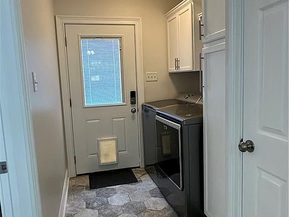 5th image of 313 Papworth Ave