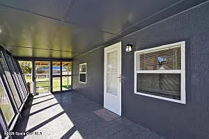 2 bed, 1.0 bath, 700 sqft, $1,550 — Photo 2
