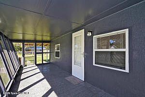 2nd image of 2575 1st Ave NE