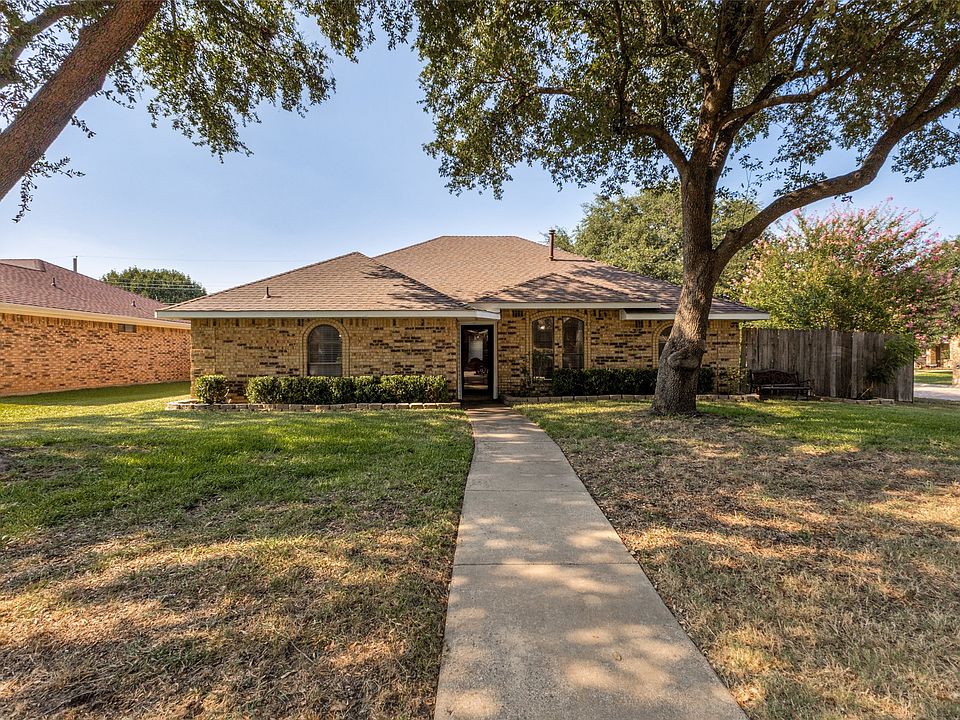 1st image of 841 Broadmoor Dr