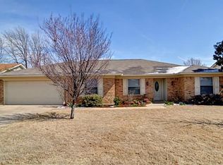 5512 Meadow Oak St, North Richland Hills, TX 76180