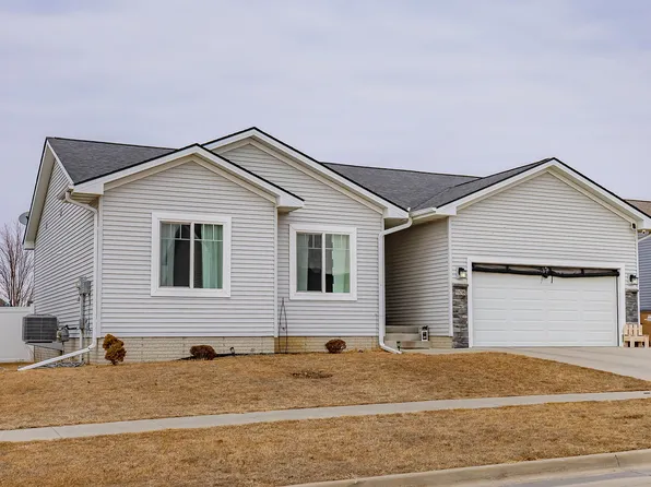 908 36th St SW, Bondurant, IA 50035