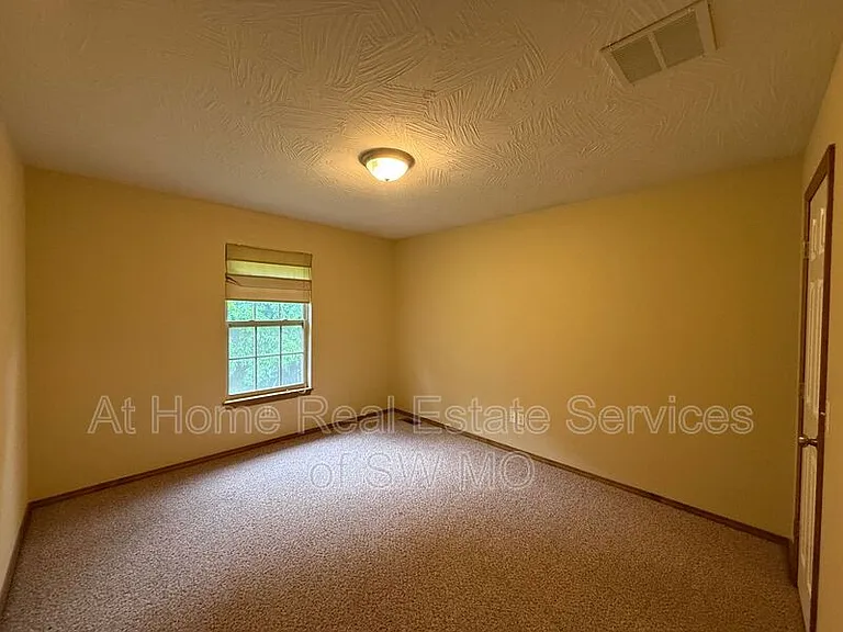 1082 Daisy Falls Dr — Photo 6