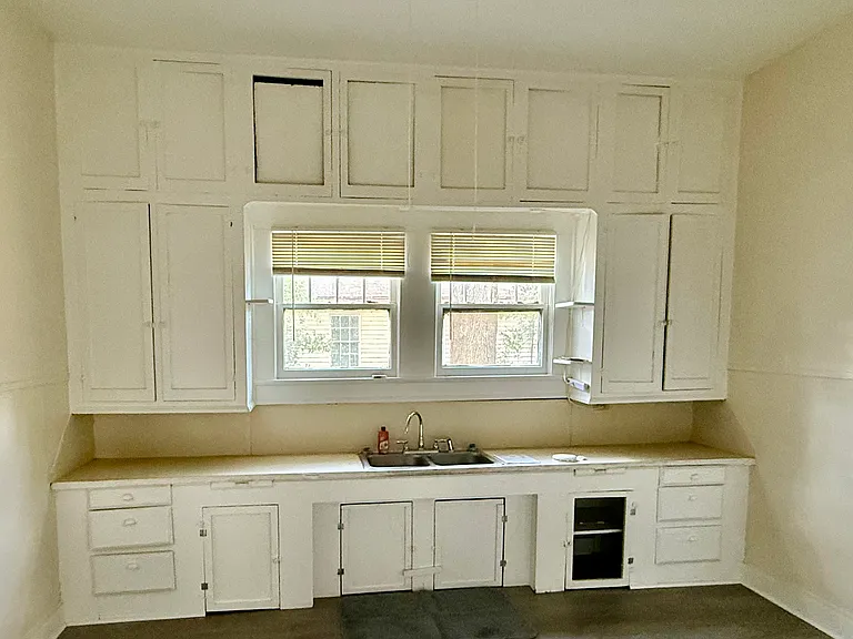 470 S 3rd St — Photo 7
