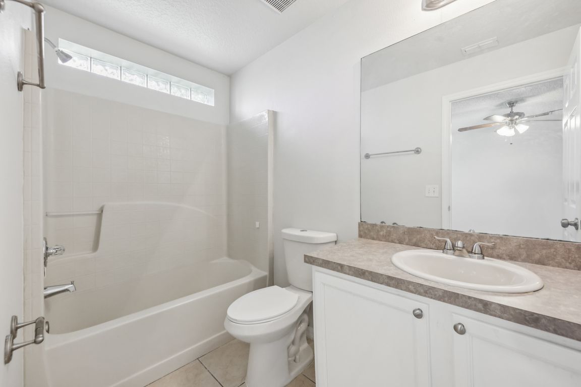Worthington Dr-S1107-020.jpg